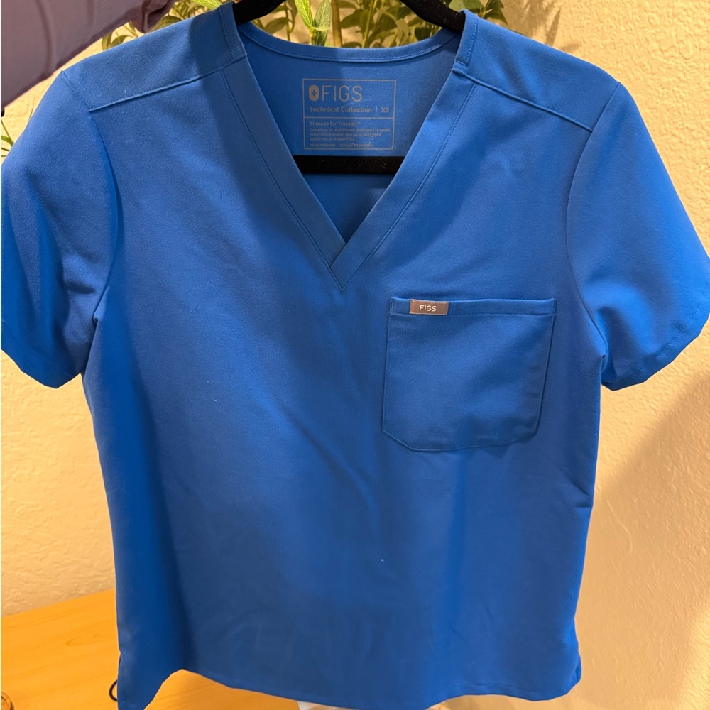 Catarina One-Pocket Scrub Top
